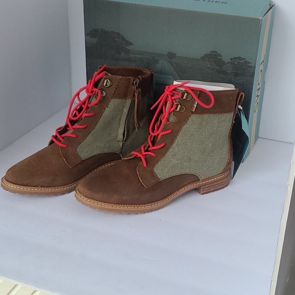 Tom's boot